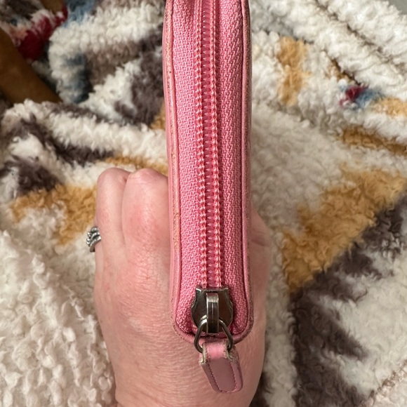 Pink long Chanel wallet - Picture 9 of 10